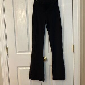 Lululemon High Rise Groove Pant. Size 6. Black.